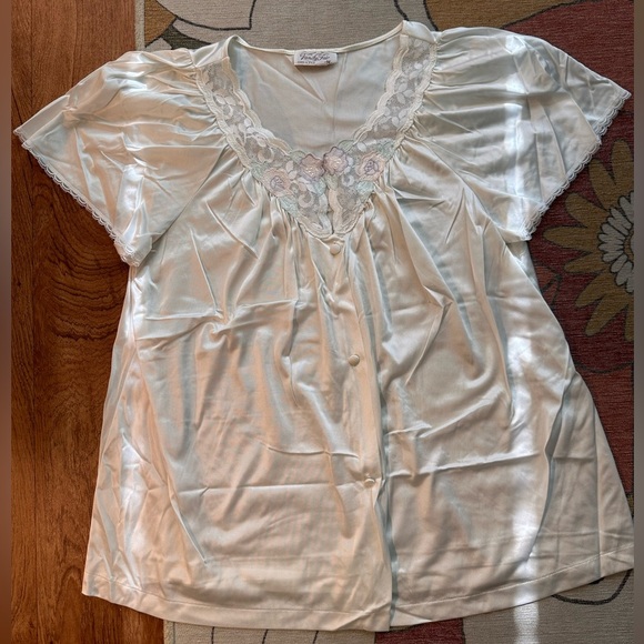 Vanity Fair Other - Vintage Vanity Fair White w/ Colorful Flower Lace Details Sleep shirt. Size Med